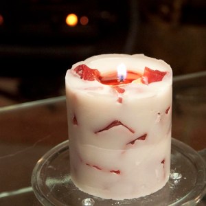 Recycled chunk candle, with melt pool