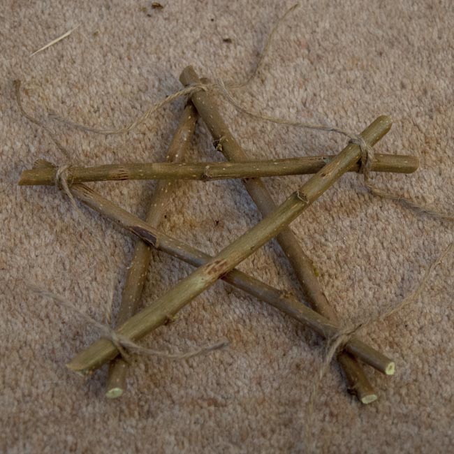 Points of star, tied