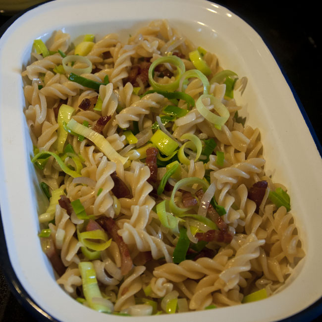 Mix pasta, leek and bacon